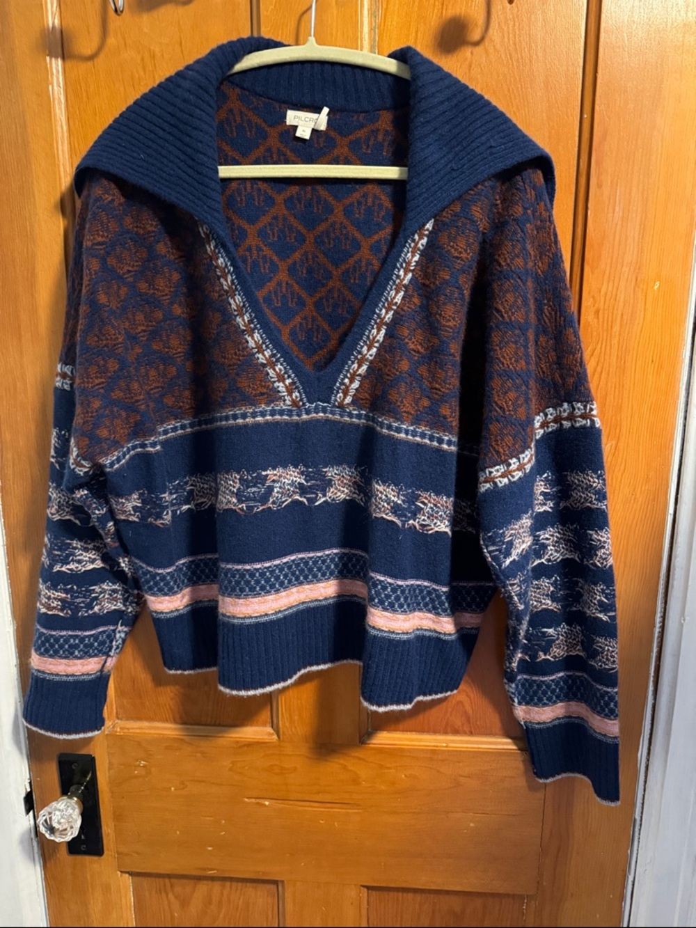 Cashmere Navy Blue & Rust Patterned V-Neck Sweater